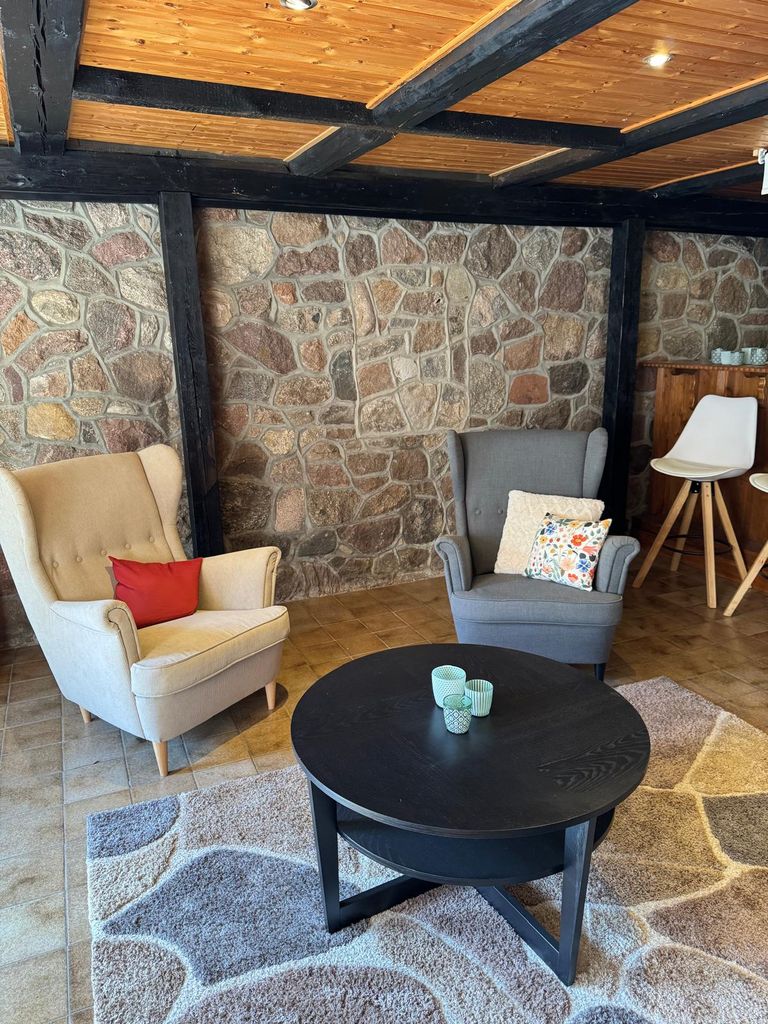 Irish Pub im Seminarhaus Albersdorf - Gemuetlicher Hauptbereich mit Holzinterieur